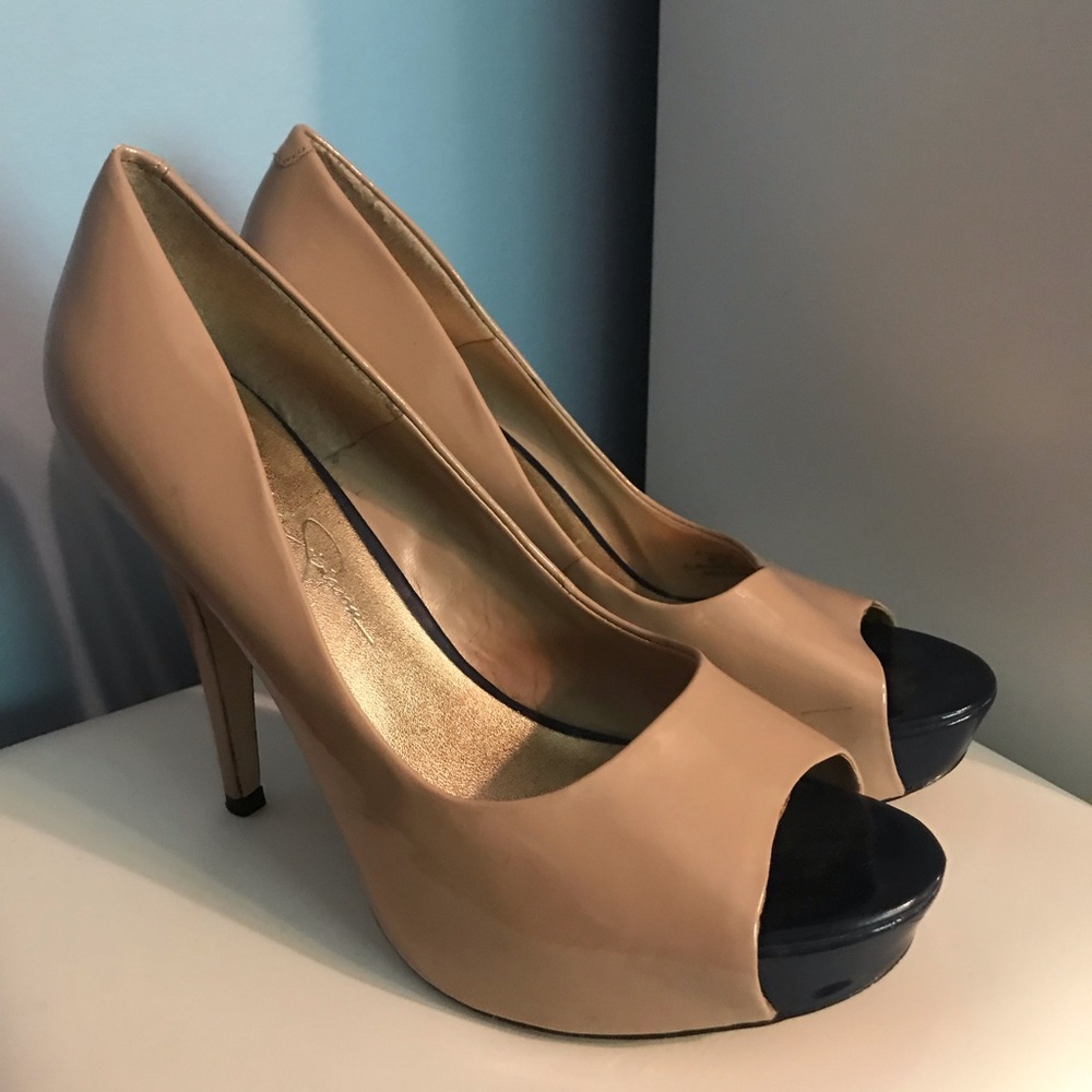 Jessica Simpson nude pumps